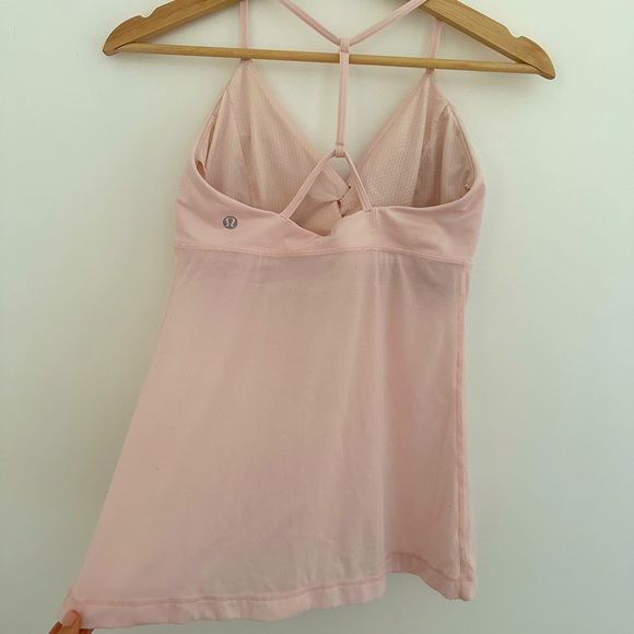 Strappy Lululemon top with removable padding - Picture 2 of 4